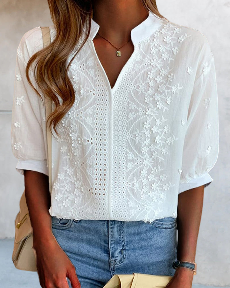 Blusa de tejido plano con panel bordado y escote en V abierto para mujer