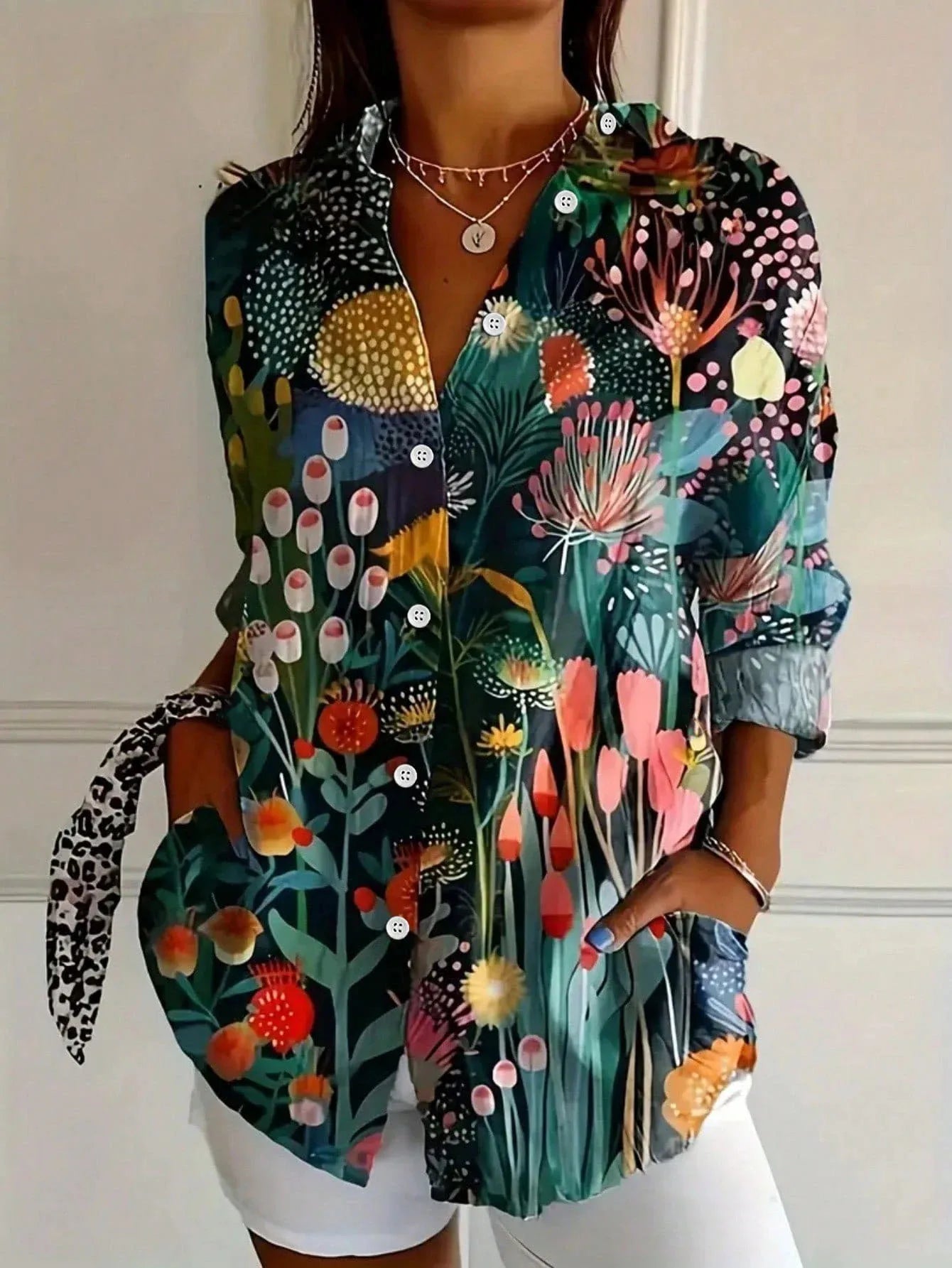 Blusa estampada de tejido plano para mujer con botones delanteros y mangas enrollables con trabilla