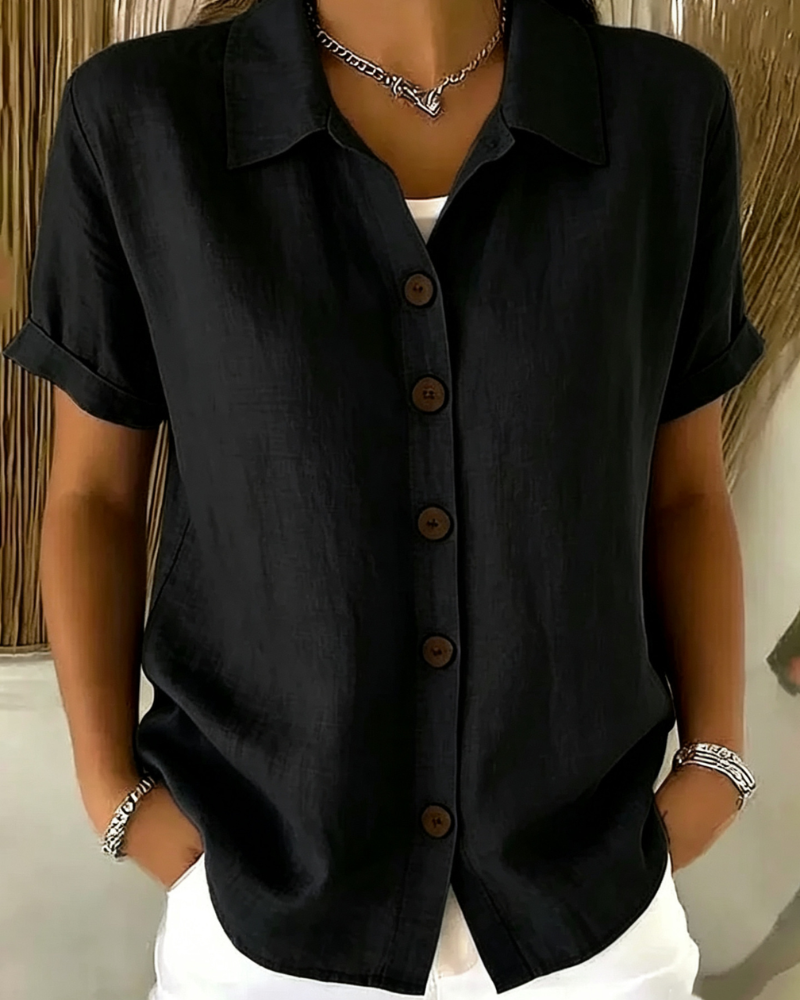 Blusa de mujer con botones y mangas cortas