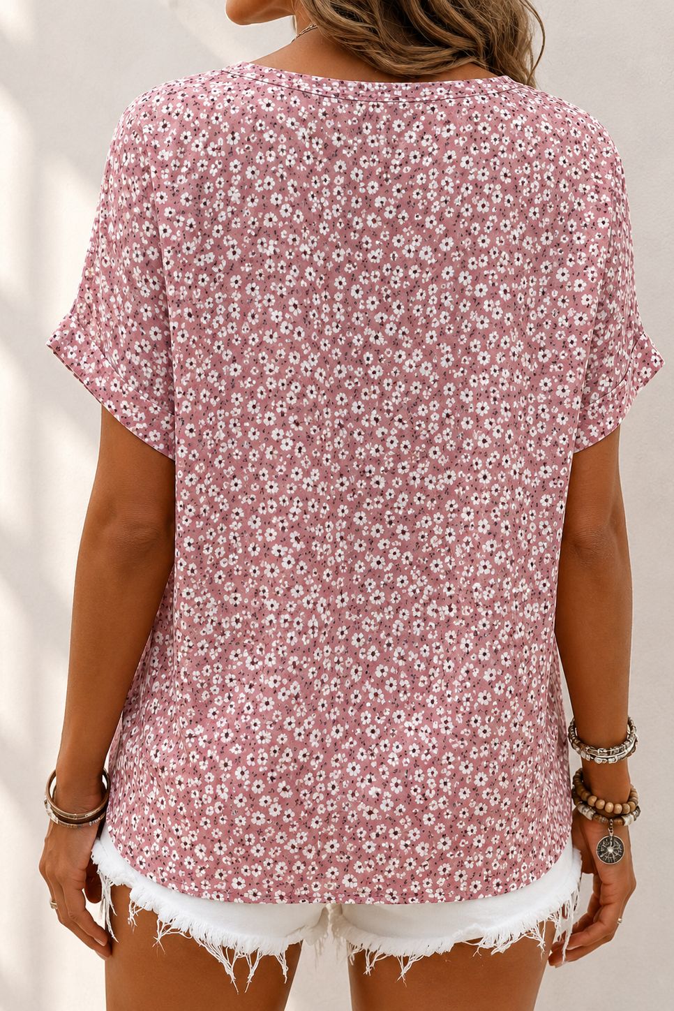 Blusa floral de mujer con botones y manga corta