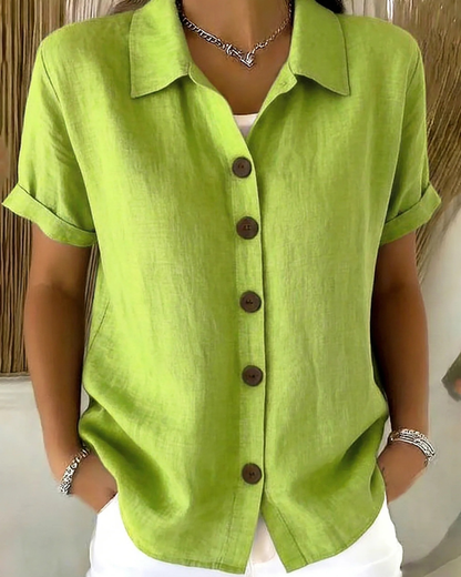 Blusa de mujer con botones y mangas cortas