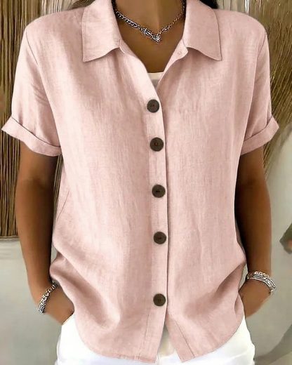 Blusa de mujer con botones y mangas cortas