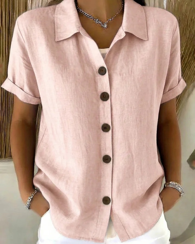Blusa de mujer con botones y mangas cortas