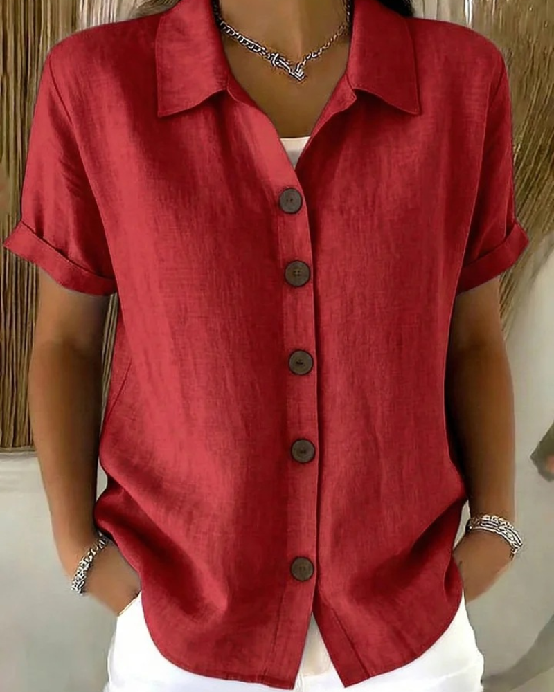Blusa de mujer con botones y mangas cortas