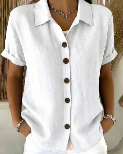 Blusa de mujer con botones y mangas cortas