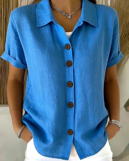 Blusa de mujer con botones y mangas cortas