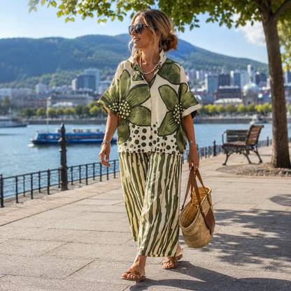 Conjunto tejido ligero con blusa botánica y pantalón ancho