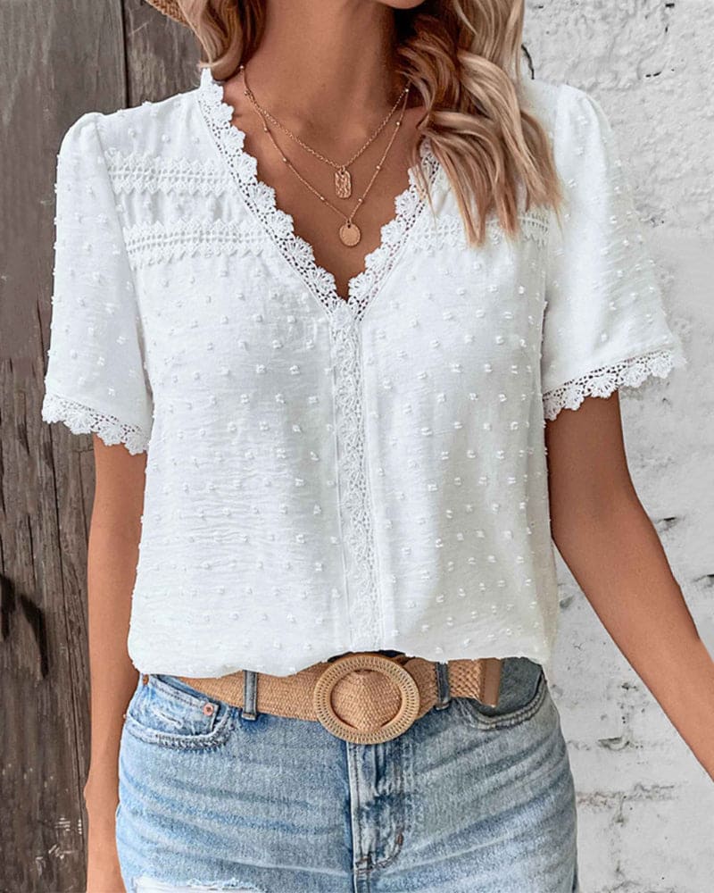 Adeline | Camiseta con escote en V y ribete de encaje para mujer