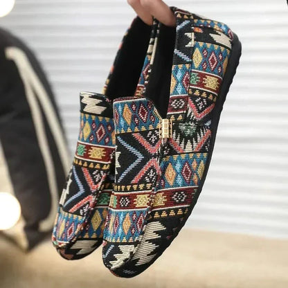Mocasines hombre cómodos con estampado étnico y suela flexible