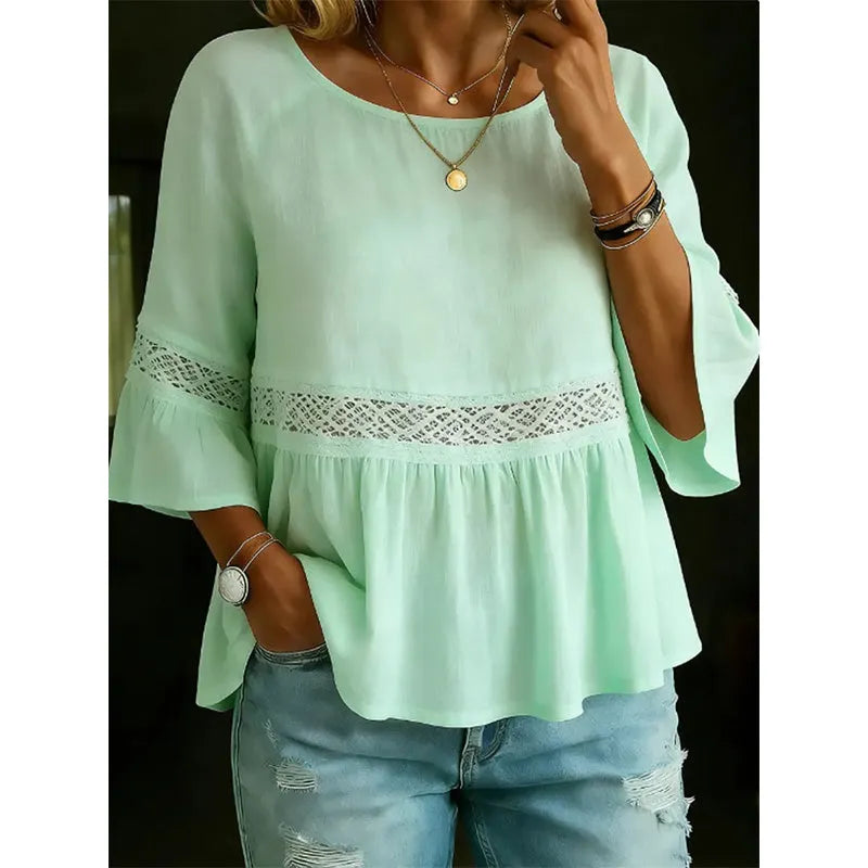 Blusa para mujer con encaje delicado y corte peplum fluido