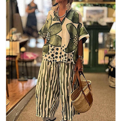 Conjunto tejido ligero con blusa botánica y pantalón ancho