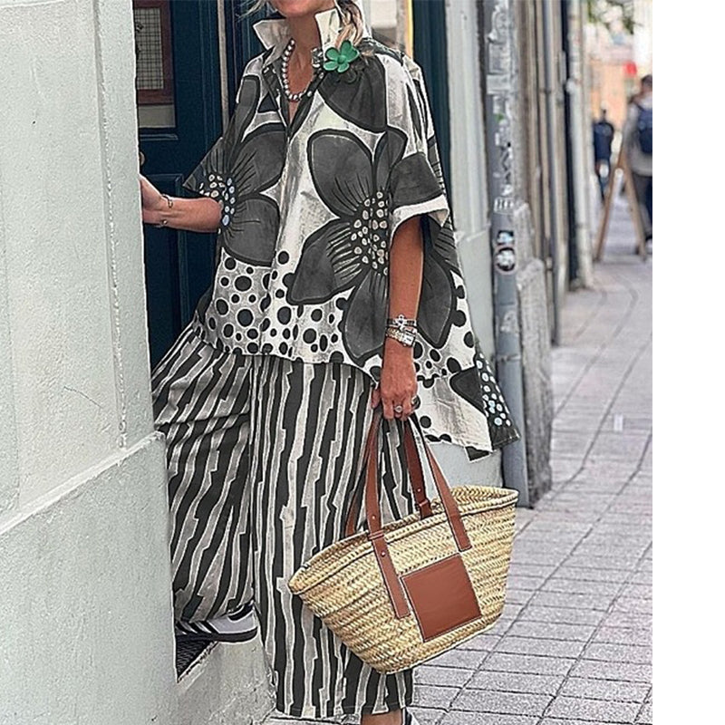 Conjunto tejido ligero con blusa botánica y pantalón ancho
