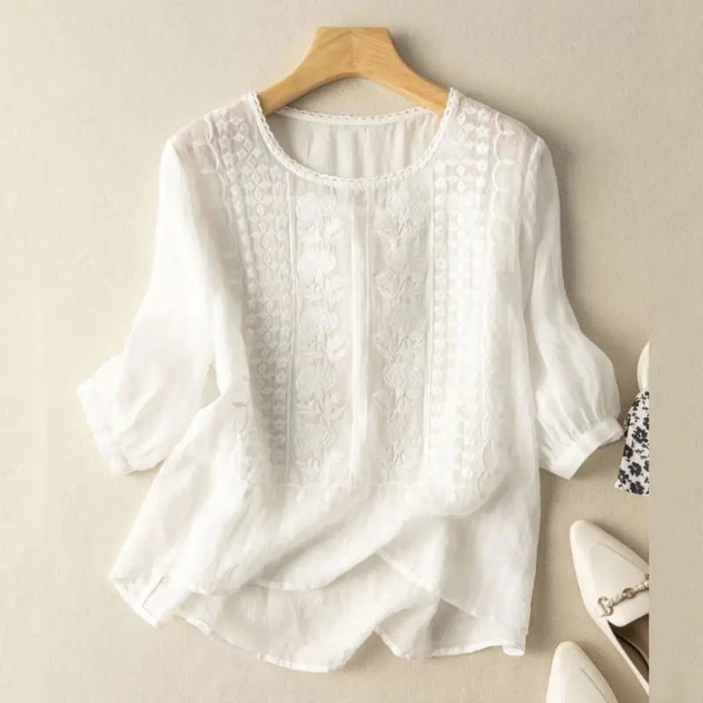 Waltraud | Blusa bordada de manga tres cuartos