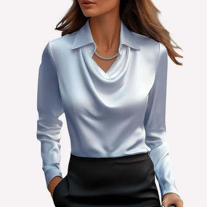 Blusa de mujer de tejido efecto satén con escote drapeado y puños