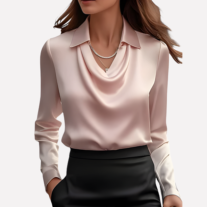 Blusa de mujer de tejido efecto satén con escote drapeado y puños