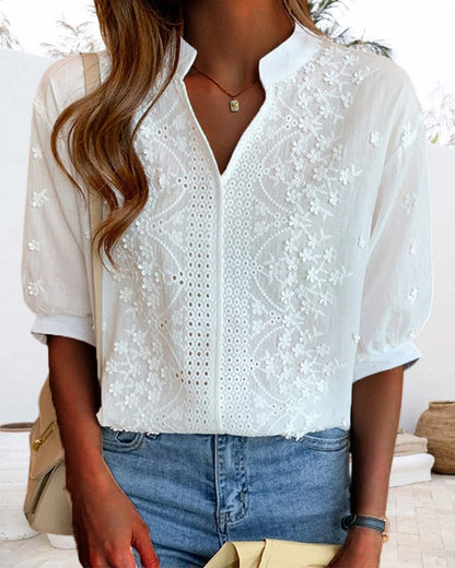 Blusa de tejido plano con panel bordado y escote en V abierto para mujer