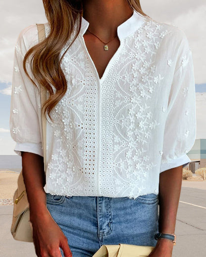 Blusa de tejido plano con panel bordado y escote en V abierto para mujer