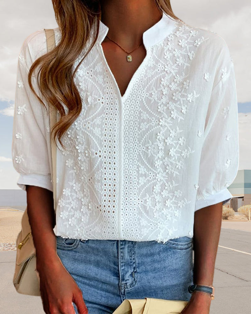 Blusa de tejido plano con panel bordado y escote en V abierto para mujer