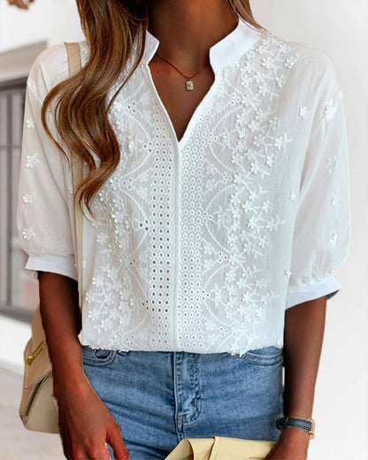 Blusa de tejido plano con panel bordado y escote en V abierto para mujer