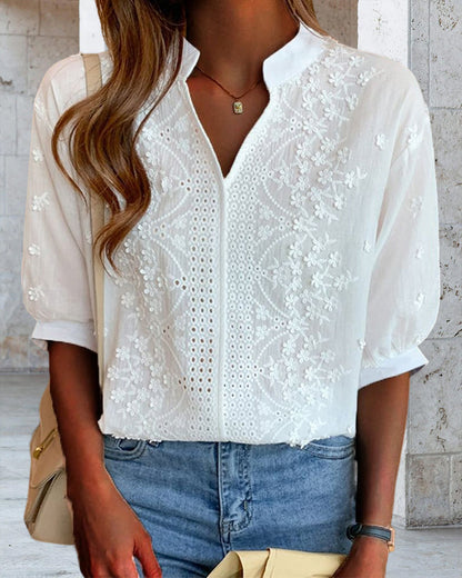 Blusa de tejido plano con panel bordado y escote en V abierto para mujer