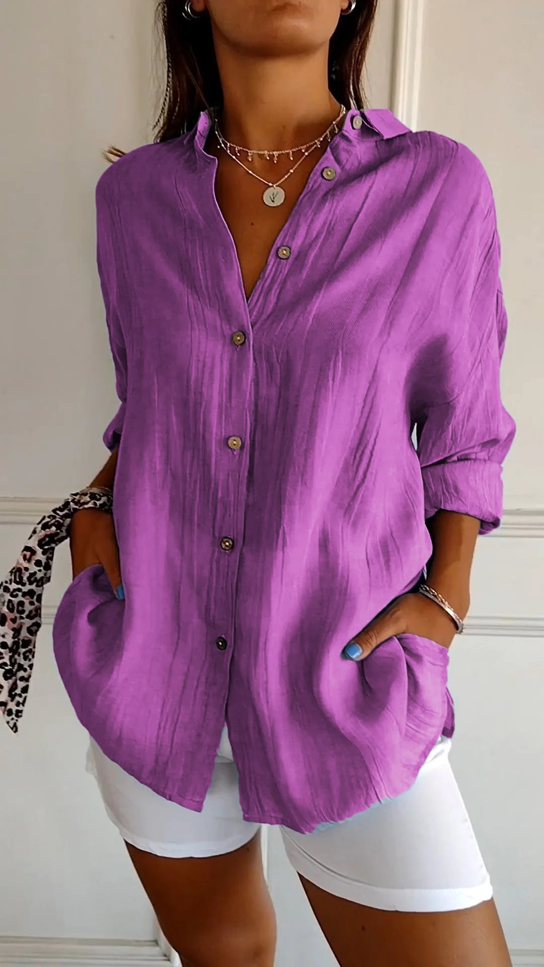 Camisa de tejido plano con botones, cuello en punta y mangas enrollables para mujer