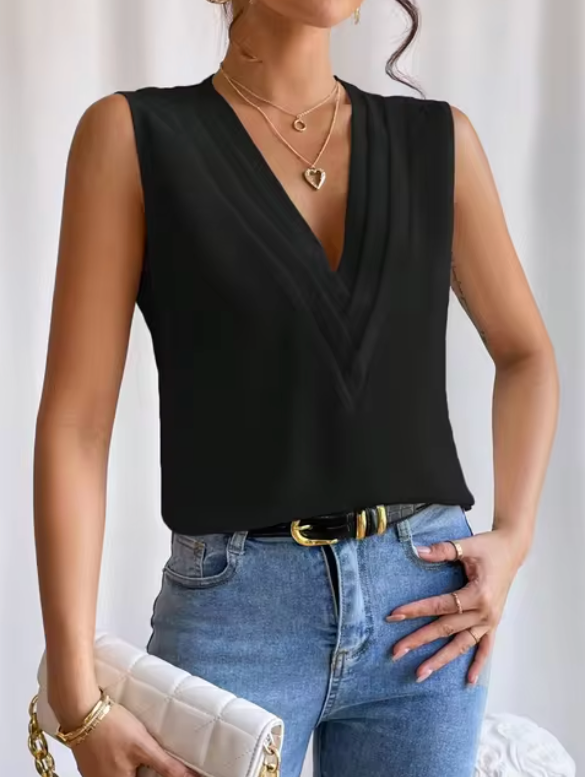 Top de mujer sin mangas en tejido con cuello de pico en capas y frontal plisado